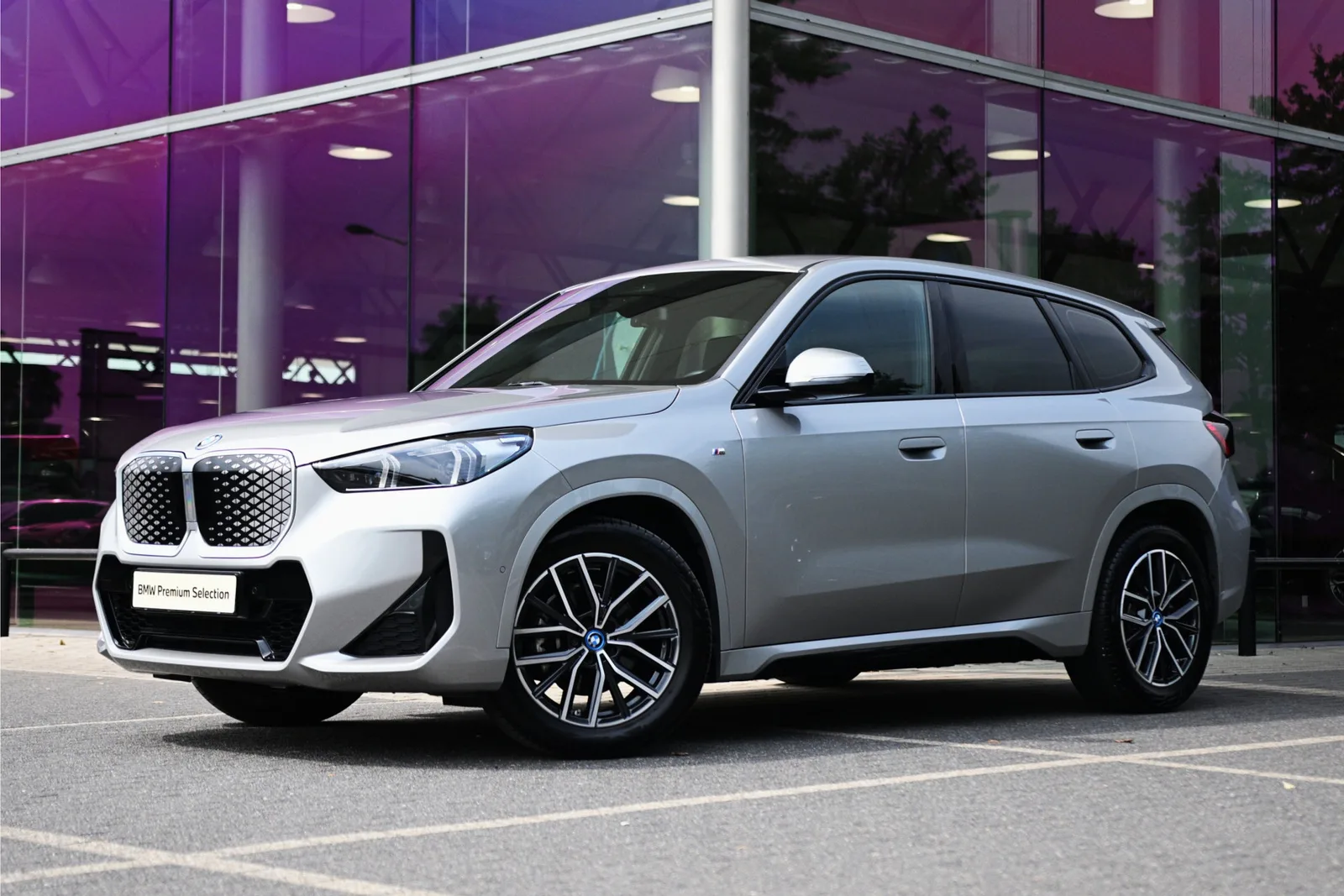BMW iX1 (2024) — foto 1
