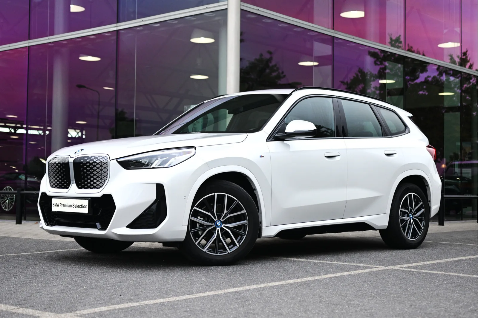 BMW iX1 (2025) — foto 1