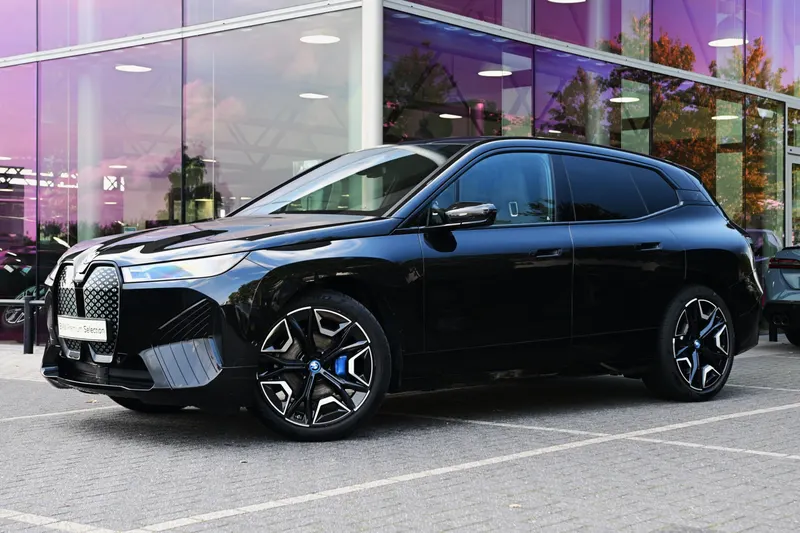 BMW iX (2023)