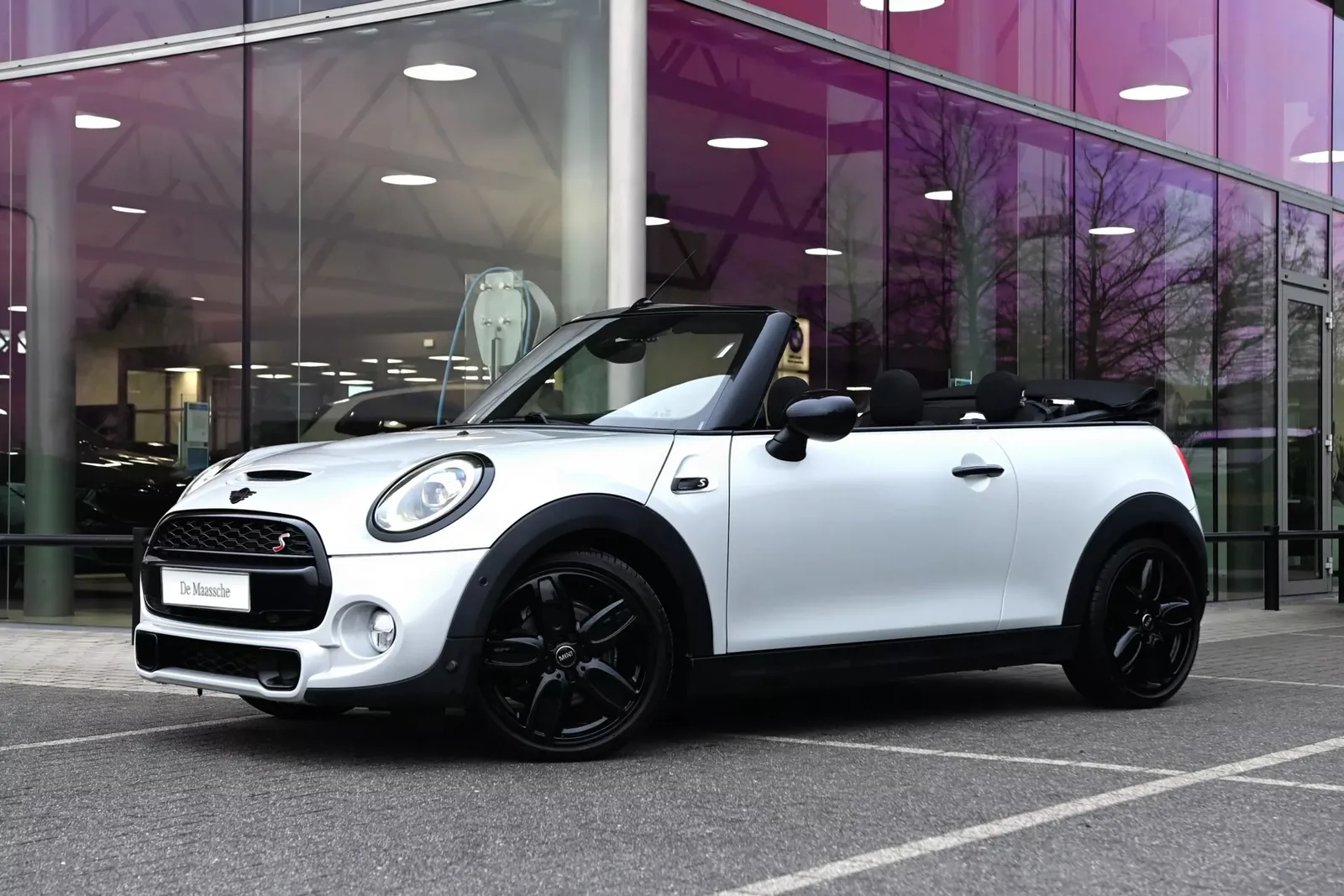 MINI Cabrio (2018) — foto 1