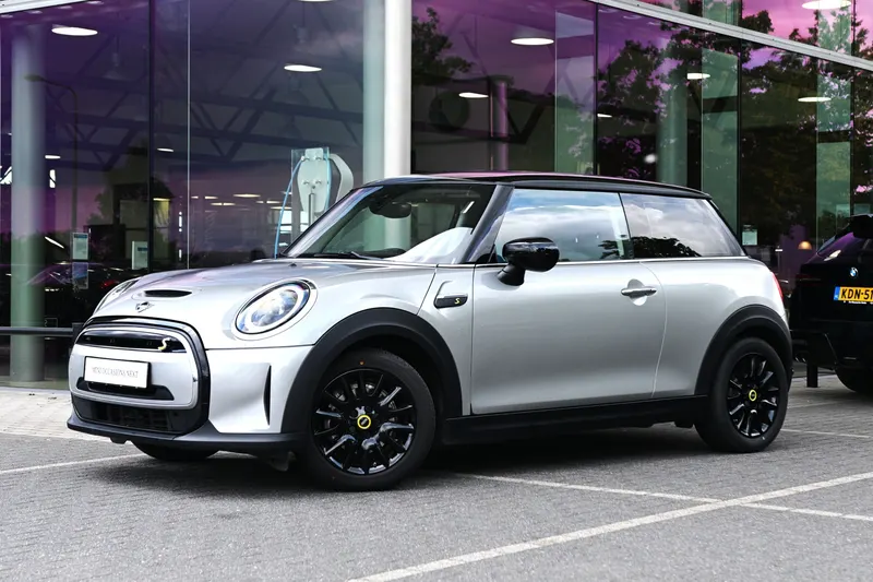 MINI Hatchback (2023)