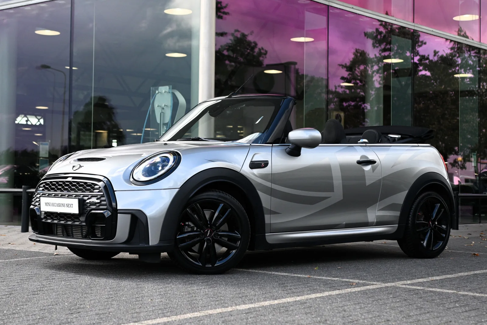 MINI Cabrio (2023) — foto 1