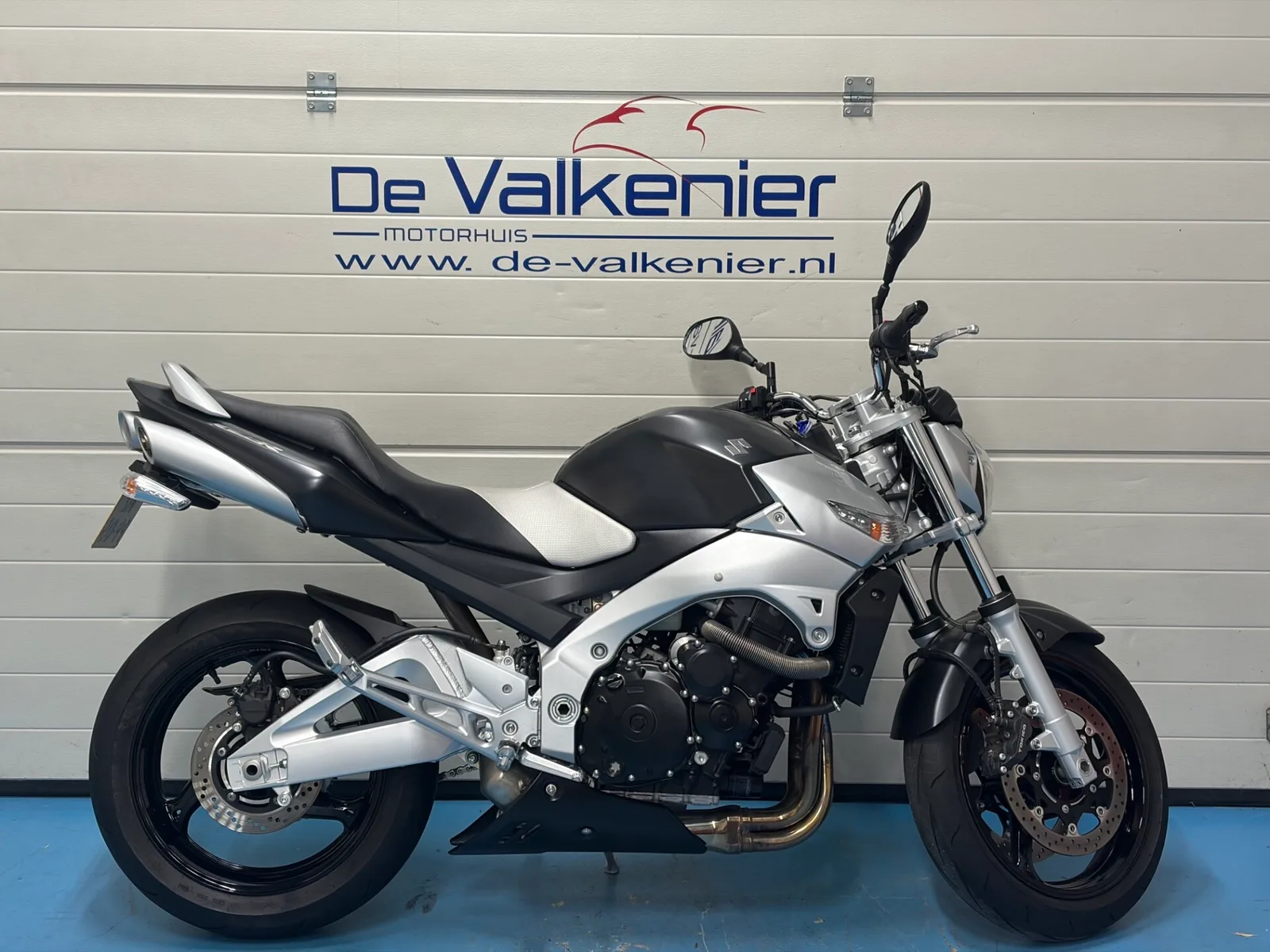 Suzuki GSR600 (2006) — foto 1