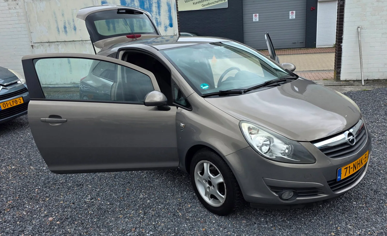 Opel Corsa (2010) — foto 1