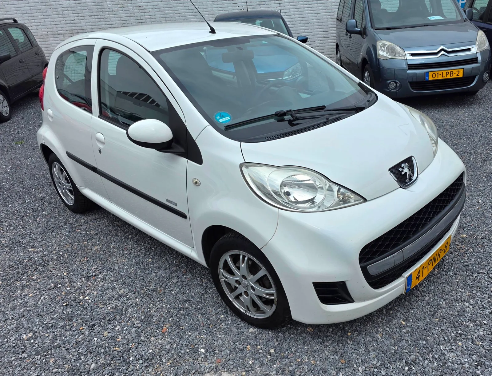 Peugeot 107 (2011) — foto 1