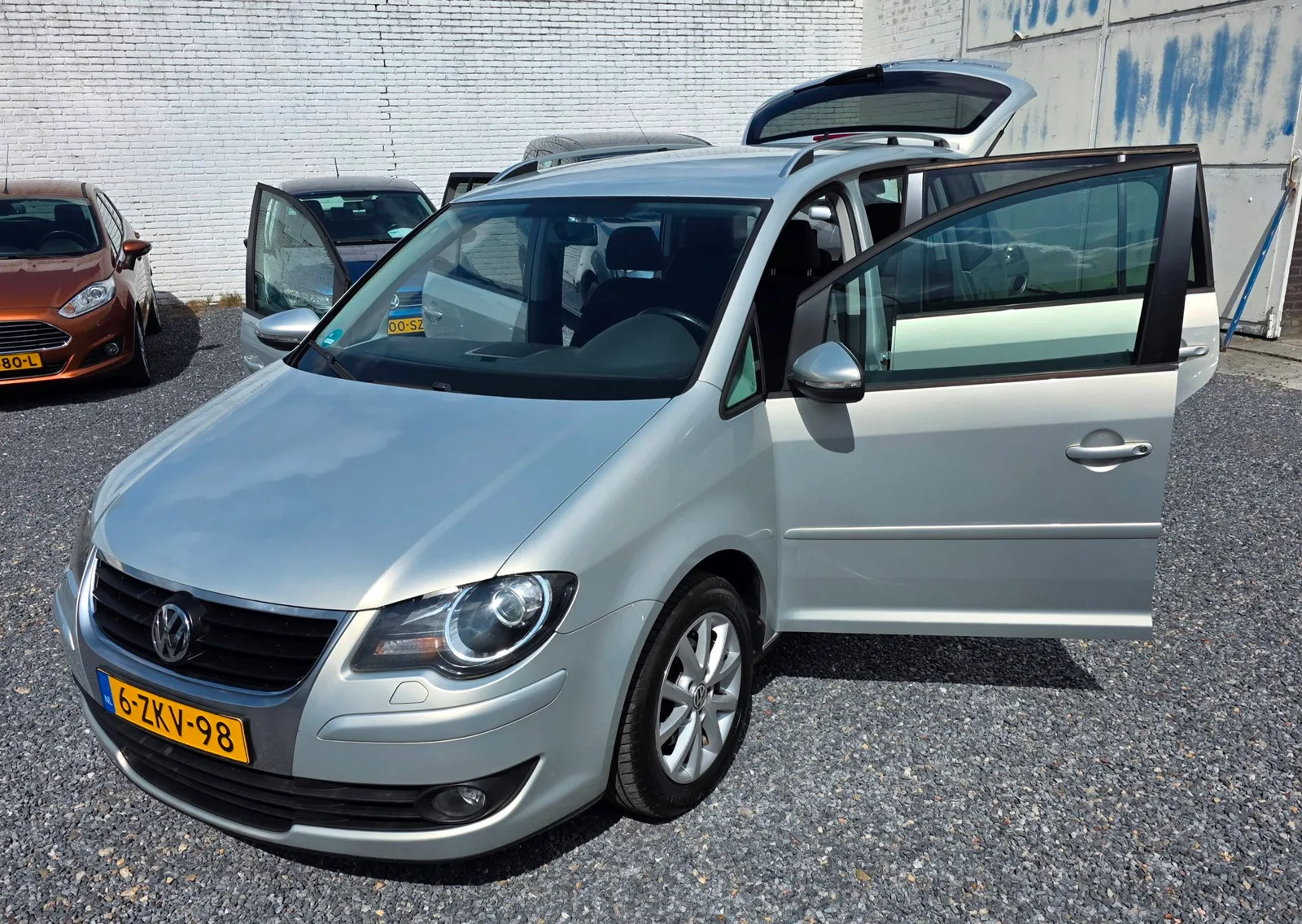 Volkswagen Touran (2009) — foto 1