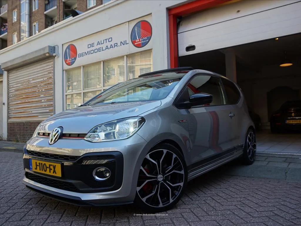 Volkswagen Up! (2018) — foto 1