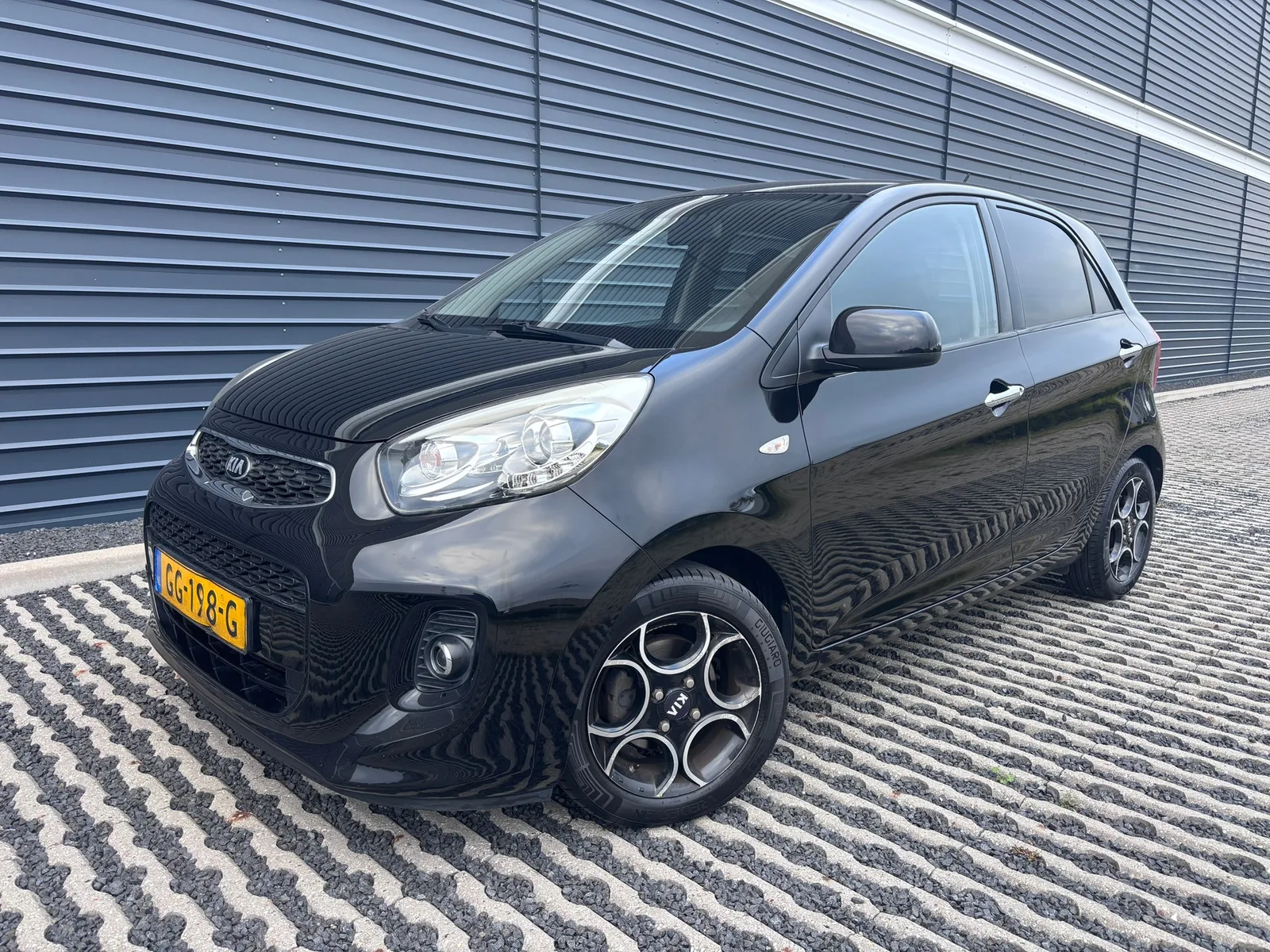 Kia Picanto (2015) — foto 1
