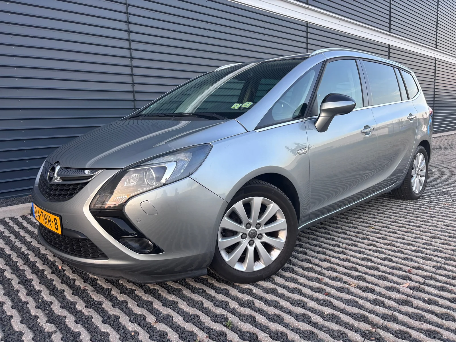 Opel Zafira Tourer (2012) — foto 1