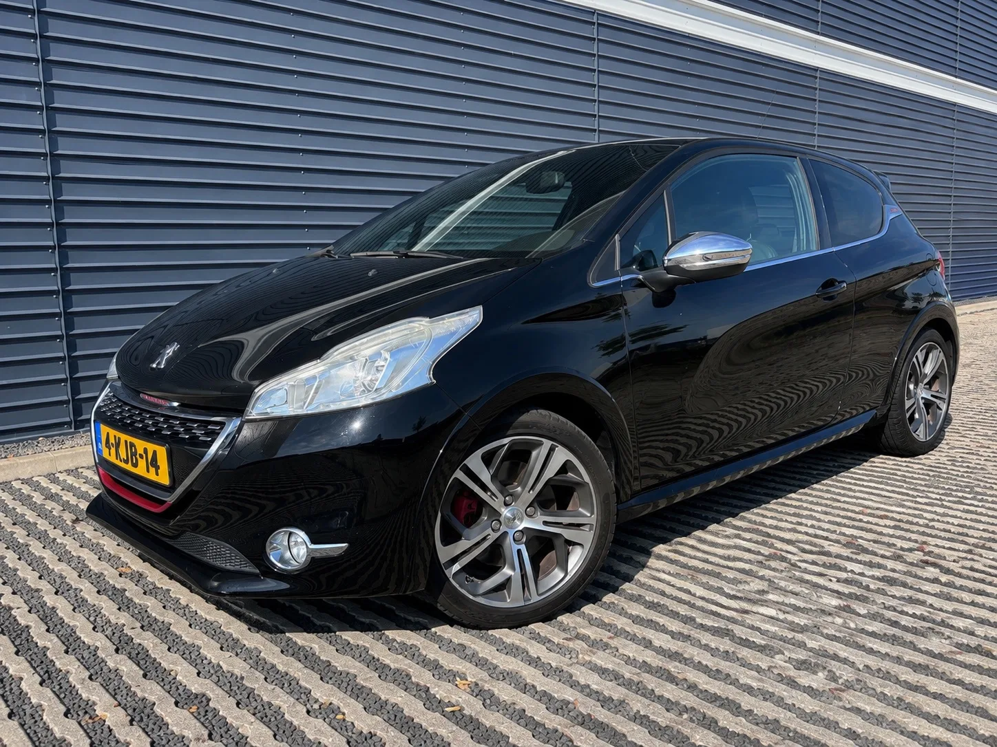 Peugeot 208 (2013) — foto 1