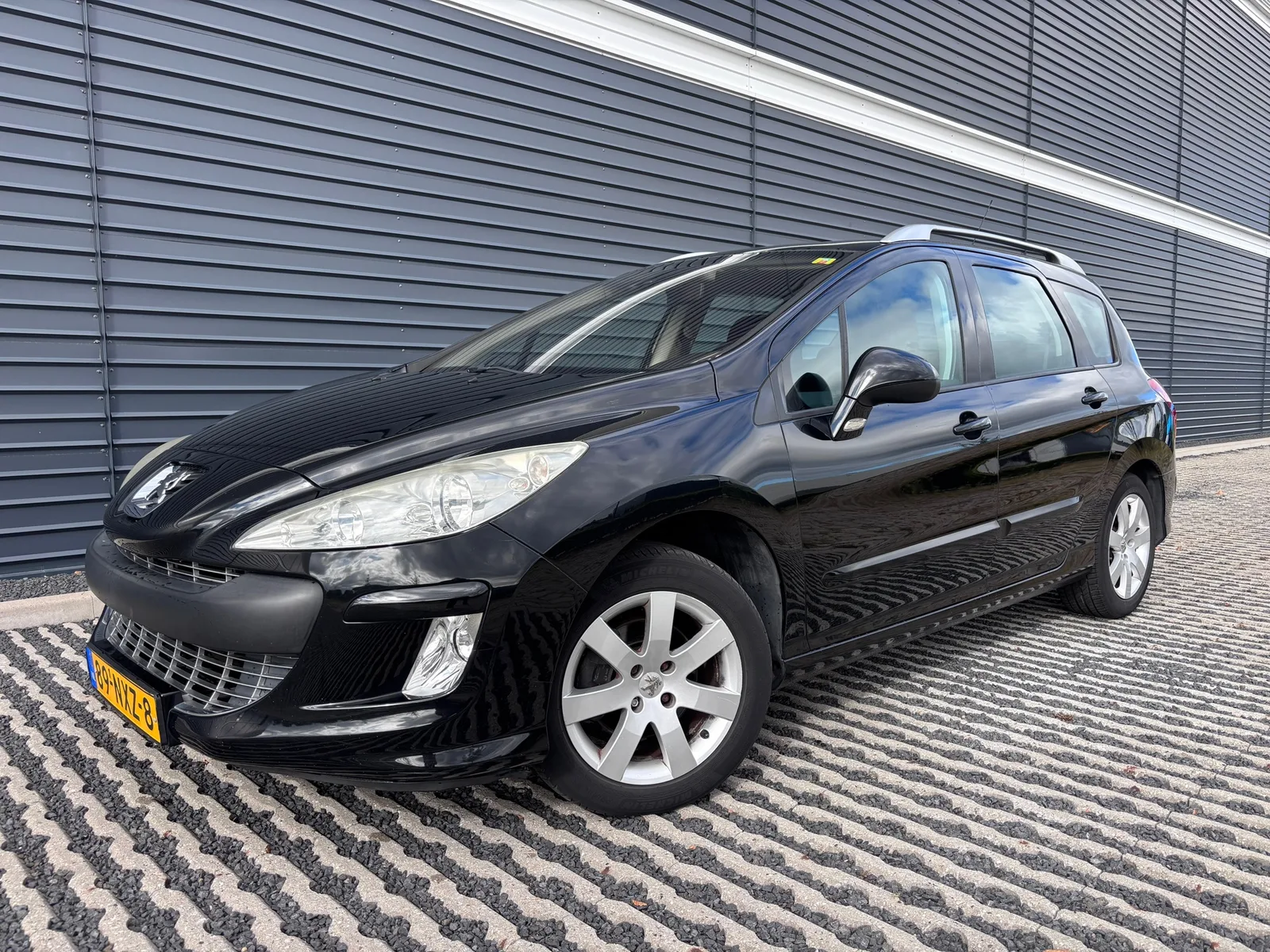 Peugeot 308 (2009) — foto 1