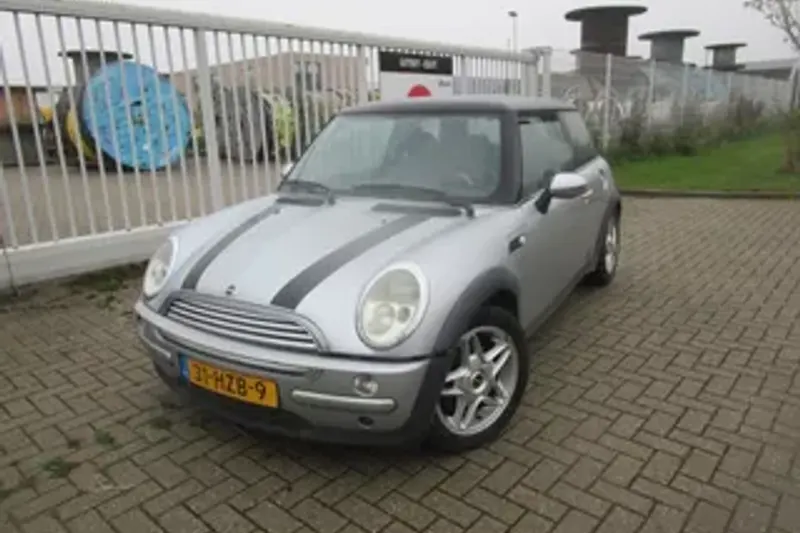 MINI Cooper (2001)