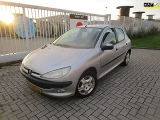 Peugeot 206 (1999) — foto 1