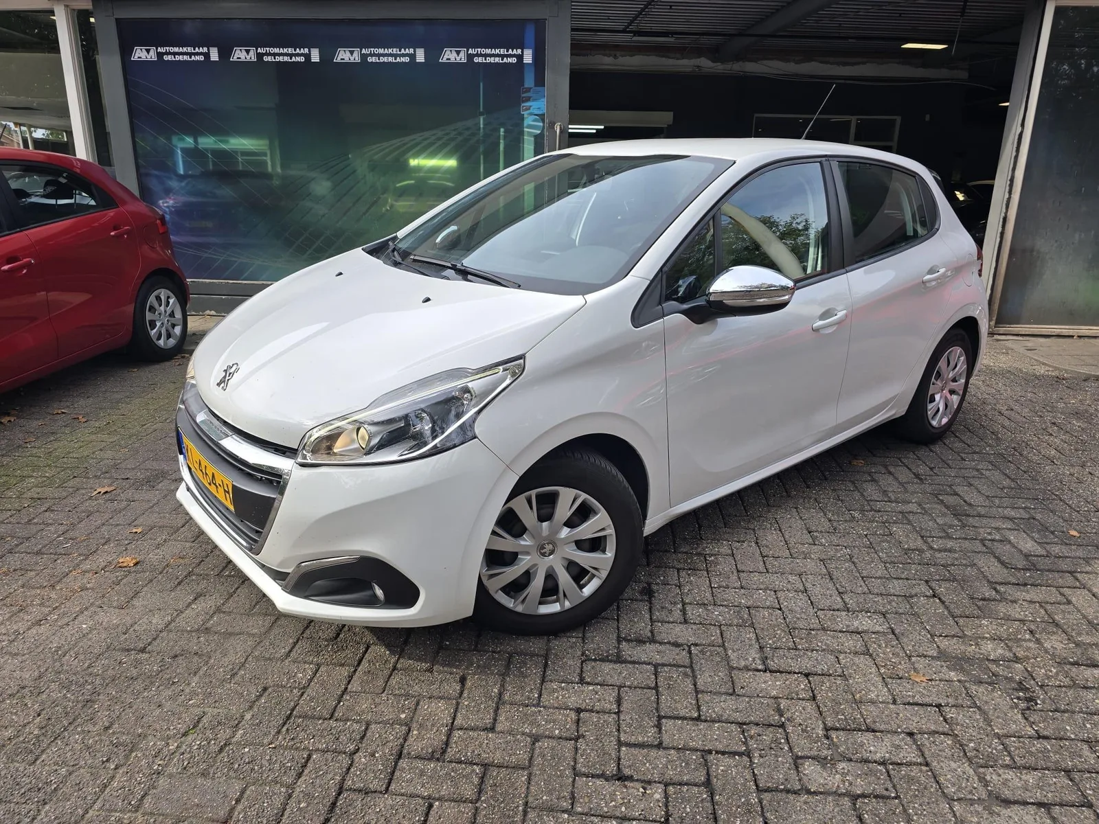 Peugeot 208 (2016) — foto 1