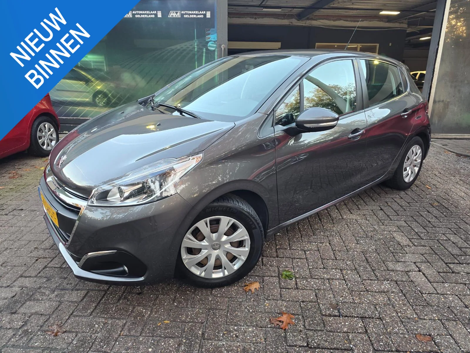Peugeot 208 (2018) — foto 1