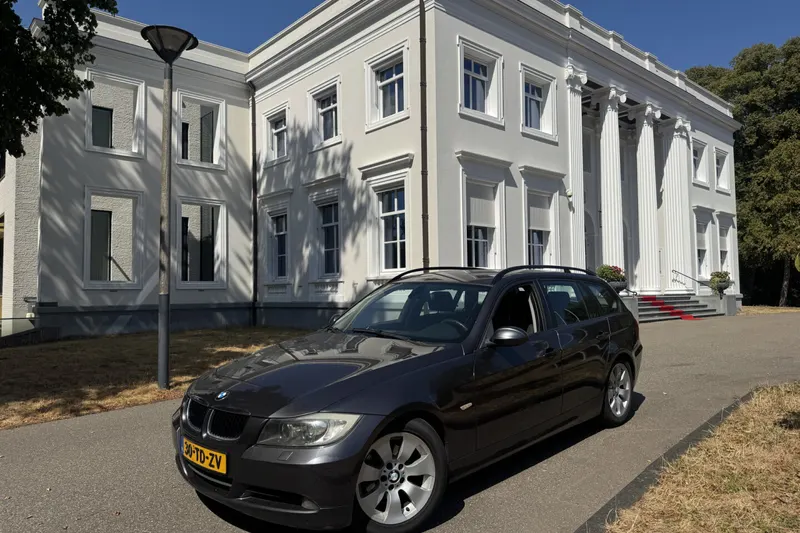 BMW 32O (2006)