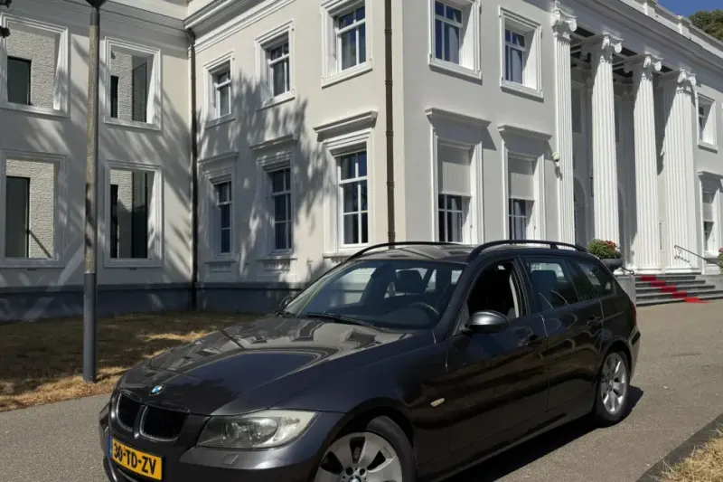BMW 32O (2006)