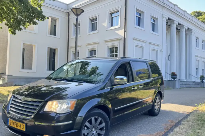 Chrysler Grand (2009)