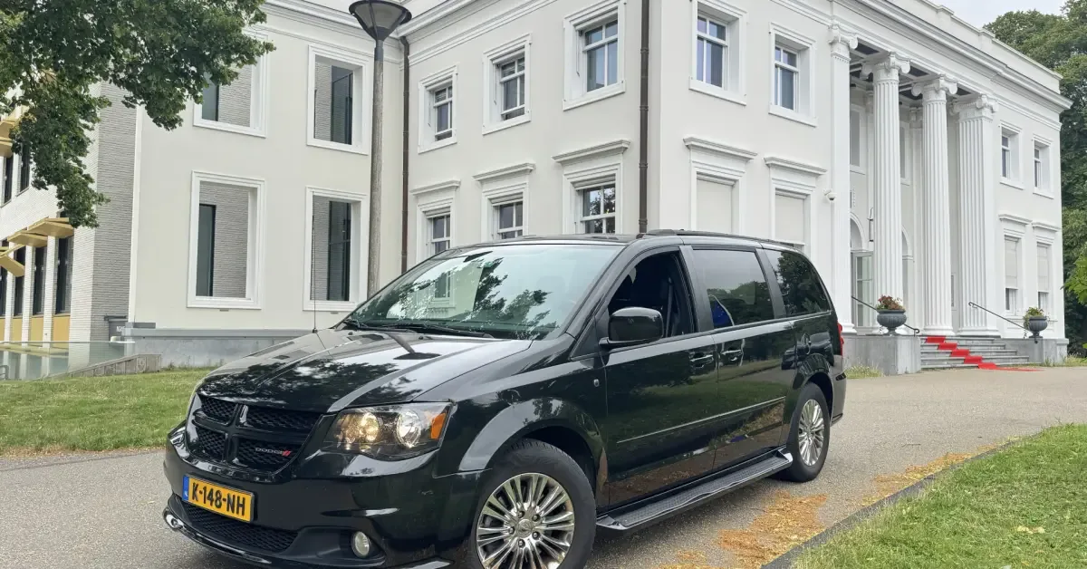 Chrysler Voyager (2017) — foto 1