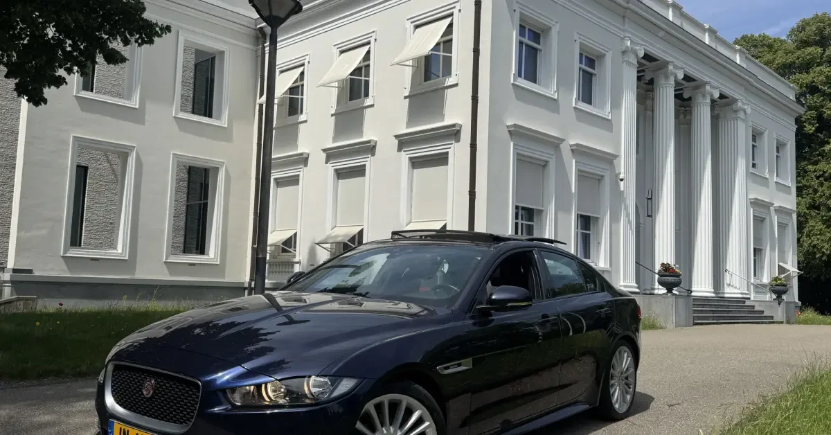 Jaguar XE (2016) — foto 1