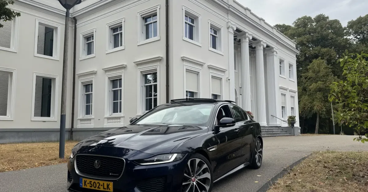 Jaguar XE (2021) — foto 1