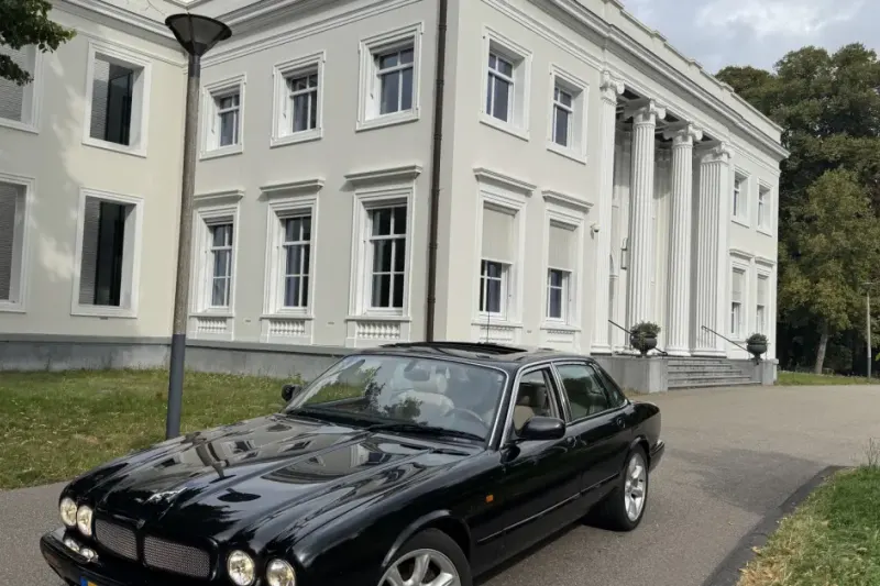 Jaguar XJ (2001)