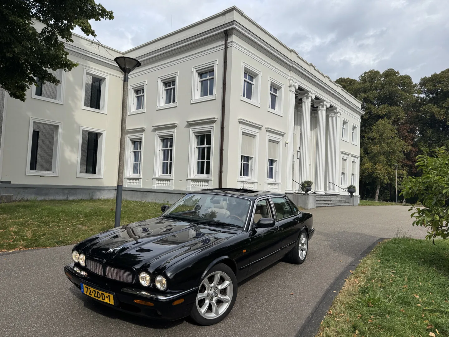 Jaguar XJ (2001) — foto 1