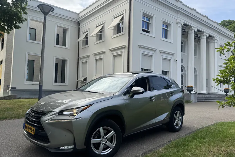 Lexus NX (2016)