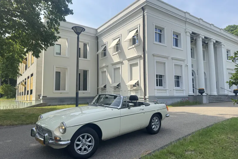 MG B (1979)