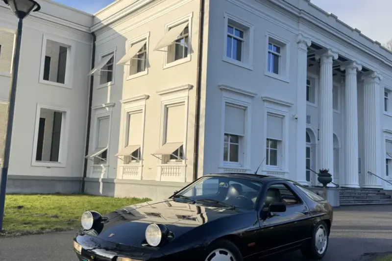Porsche 928 (1989)