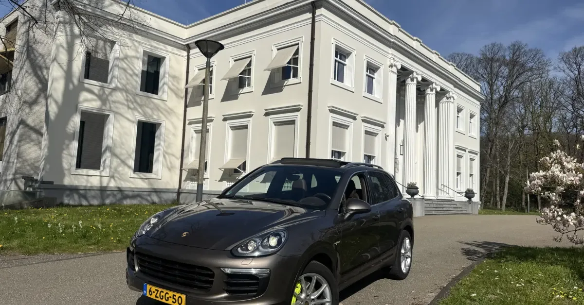 Porsche Cayenne (2015) — foto 1