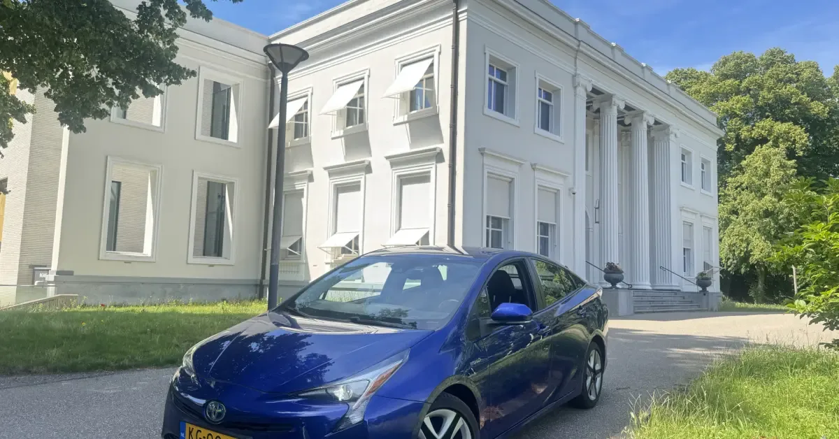 Toyota Prius (2016) — foto 1