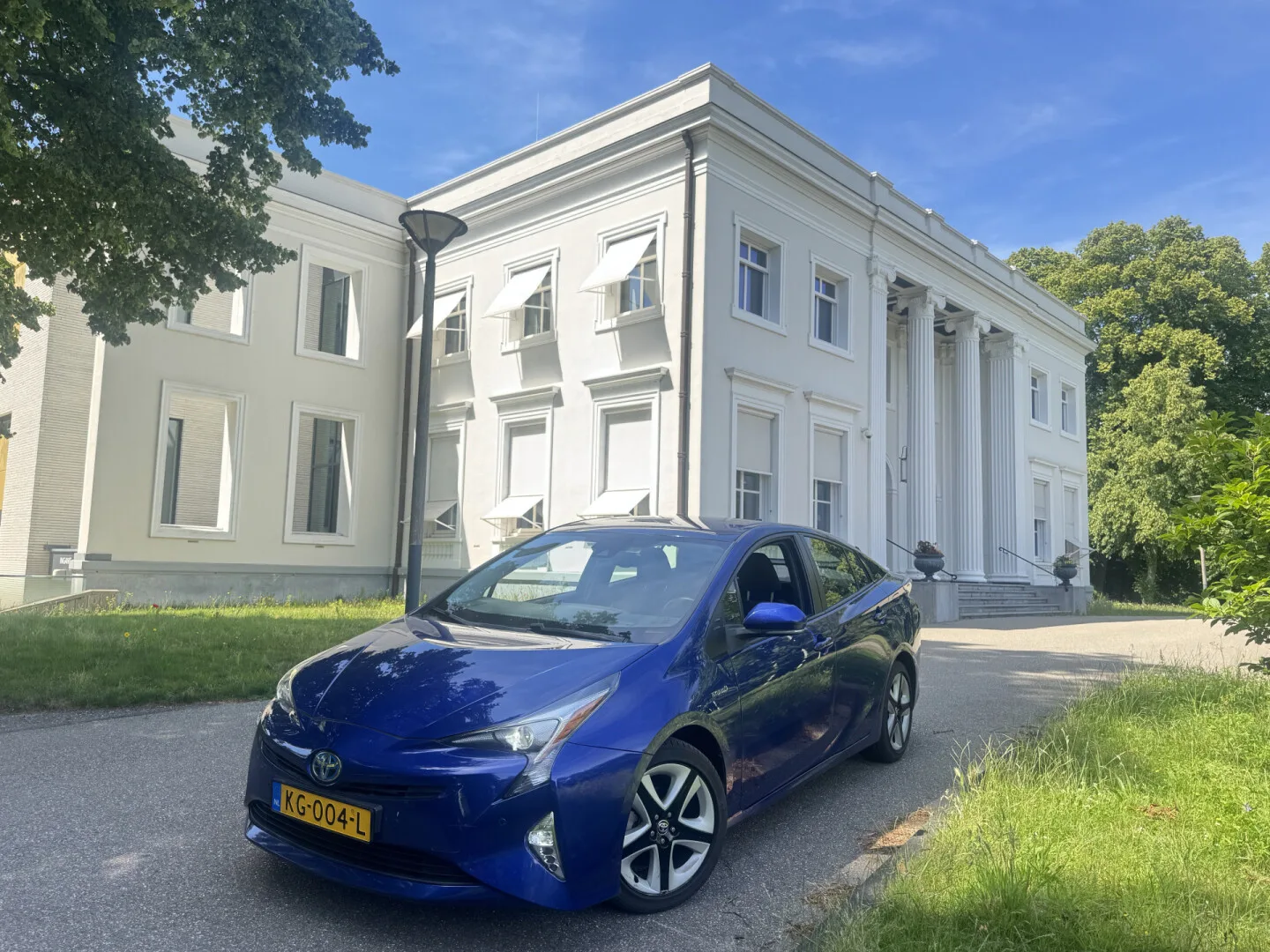 Toyota Prius (2016) — foto 1