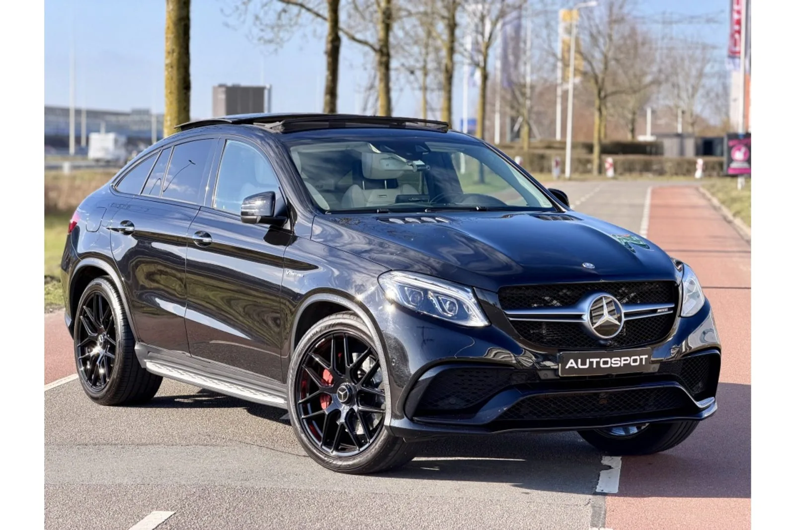 Mercedes-Benz GLE (2016) — foto 1