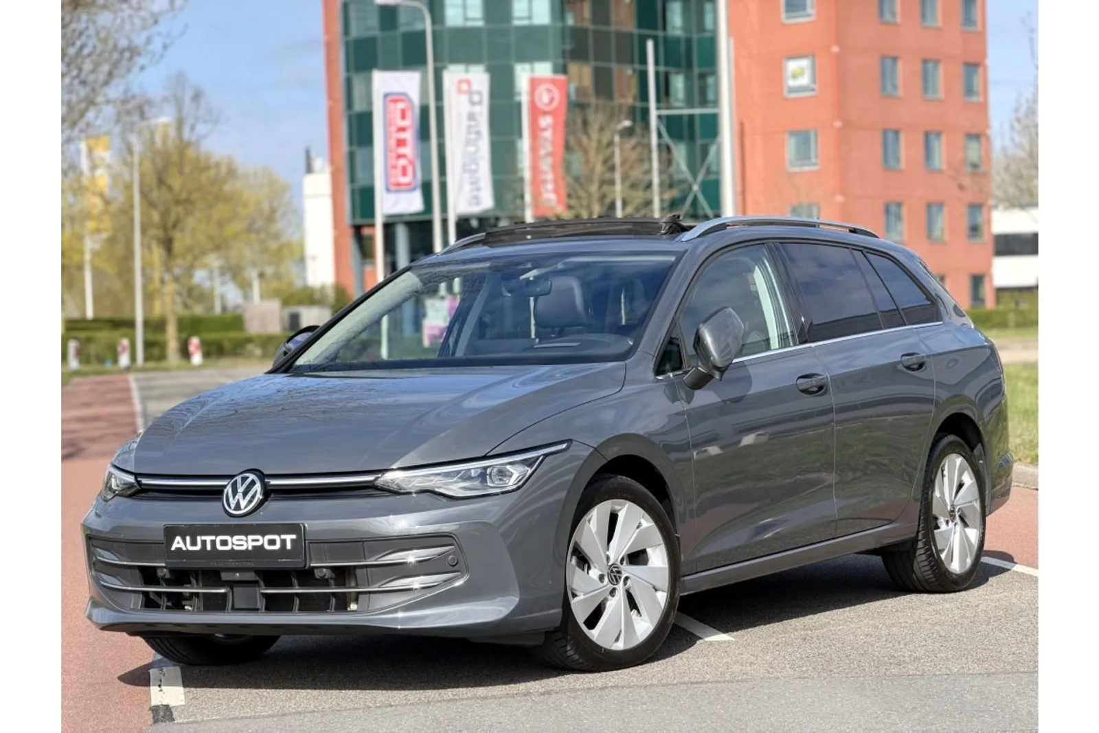 Volkswagen Golf (2024) — foto 1