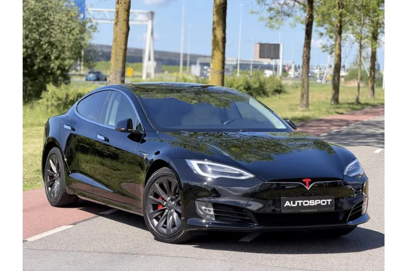 Tesla Model S (2018)