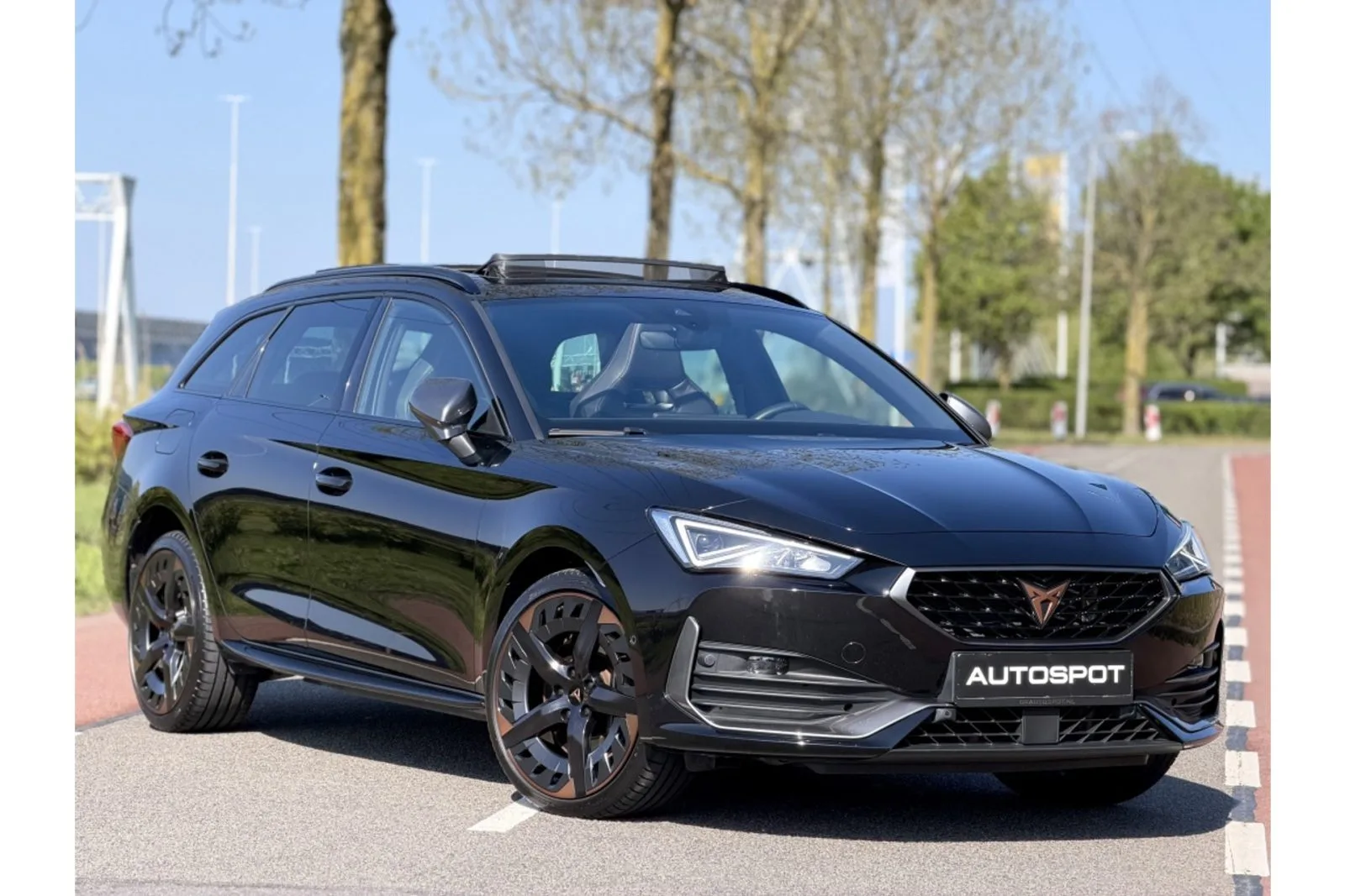 CUPRA Leon Sportstourer (2021) — foto 1