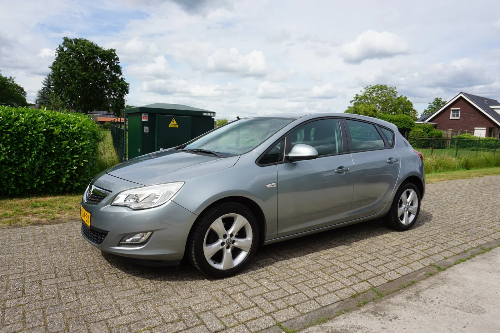 Opel Astra (2009) — foto 1