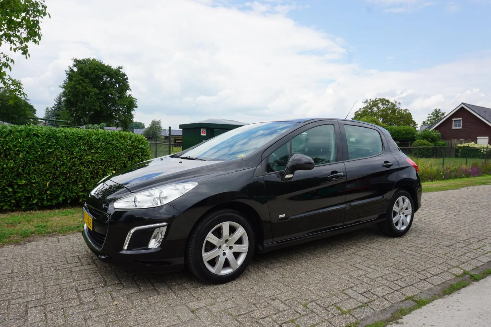 Peugeot 308 (2013) — foto 1