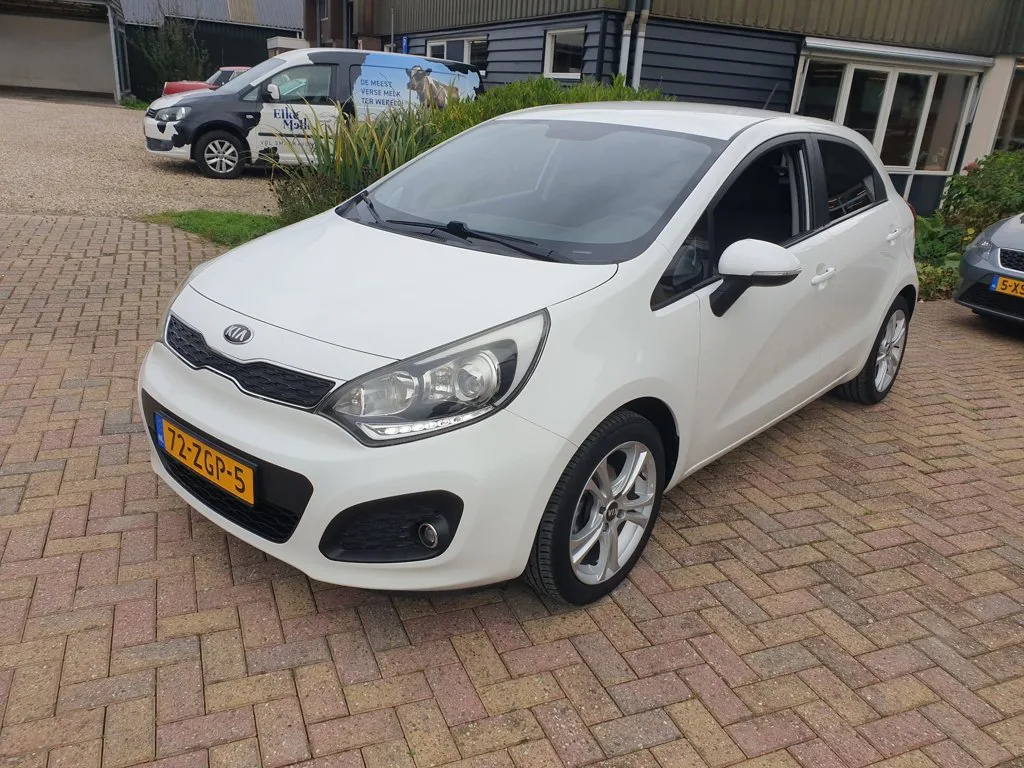 Kia Rio (2013) — foto 1