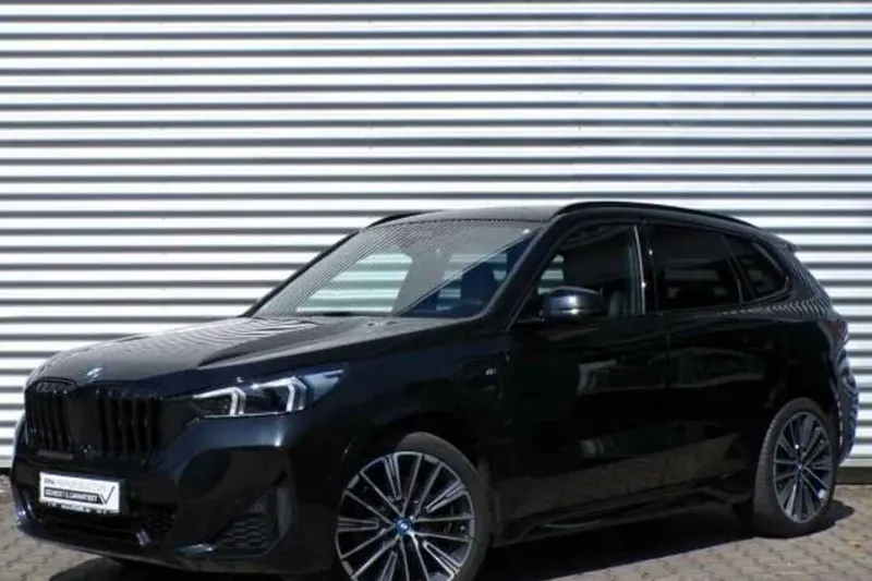 BMW iX1 (2024)