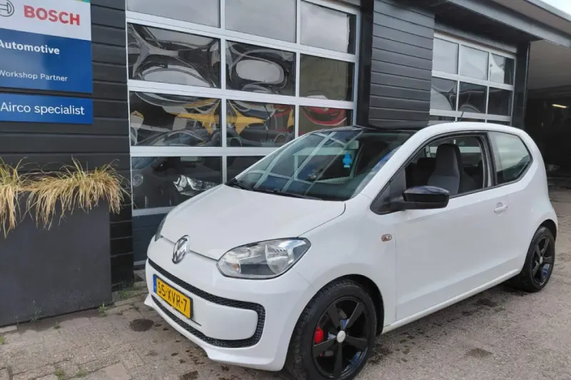 Volkswagen Up (2012)