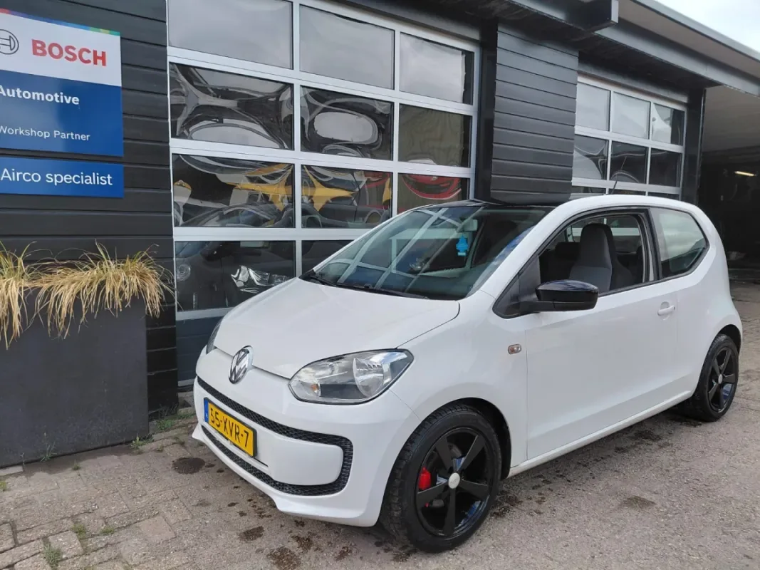 Volkswagen Up (2012) — foto 1