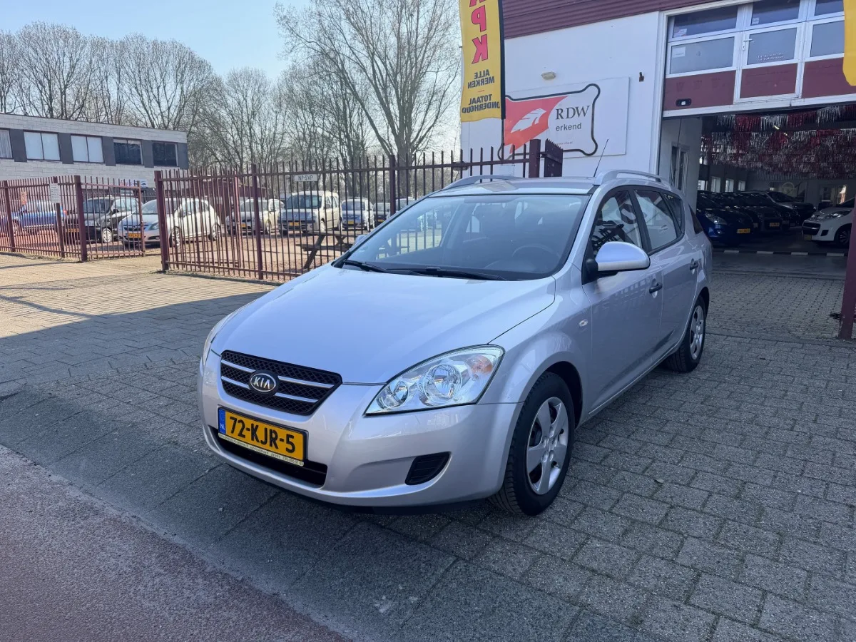 Kia Cee D (2009) — foto 1
