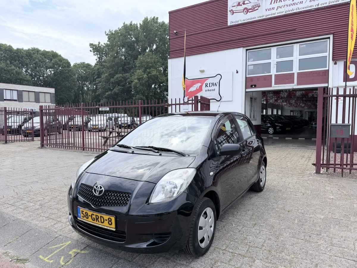 Toyota Yaris (2008) — foto 1