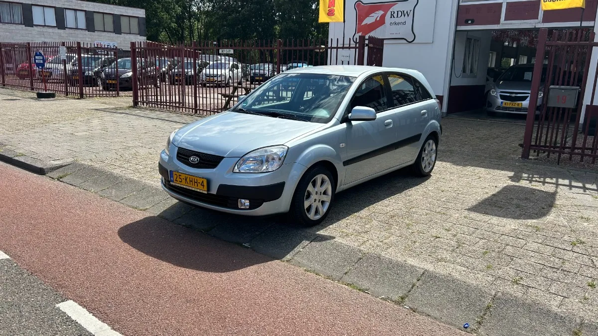 Kia Rio (2009) — foto 1