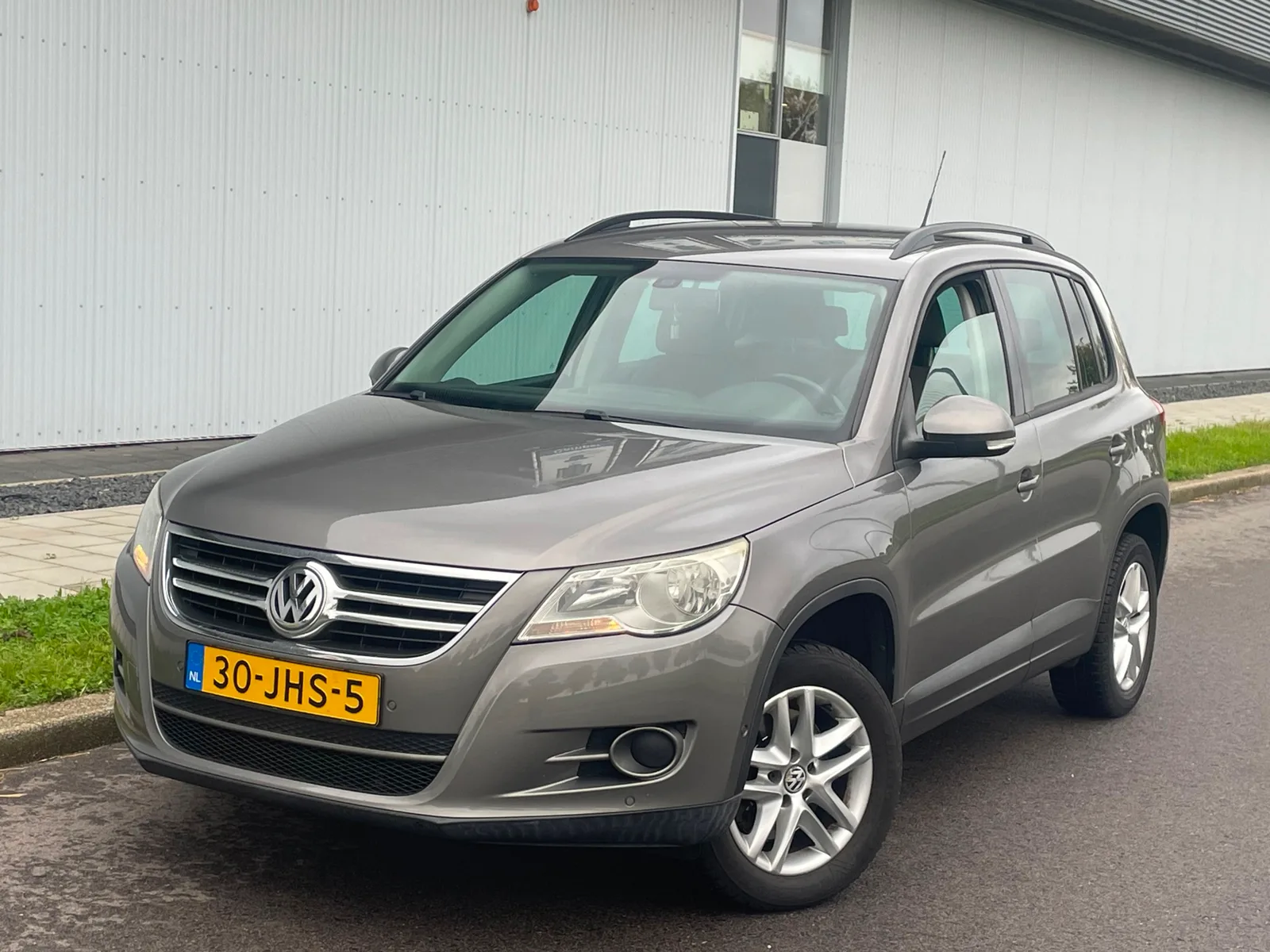 Volkswagen Tiguan (2009) — foto 1