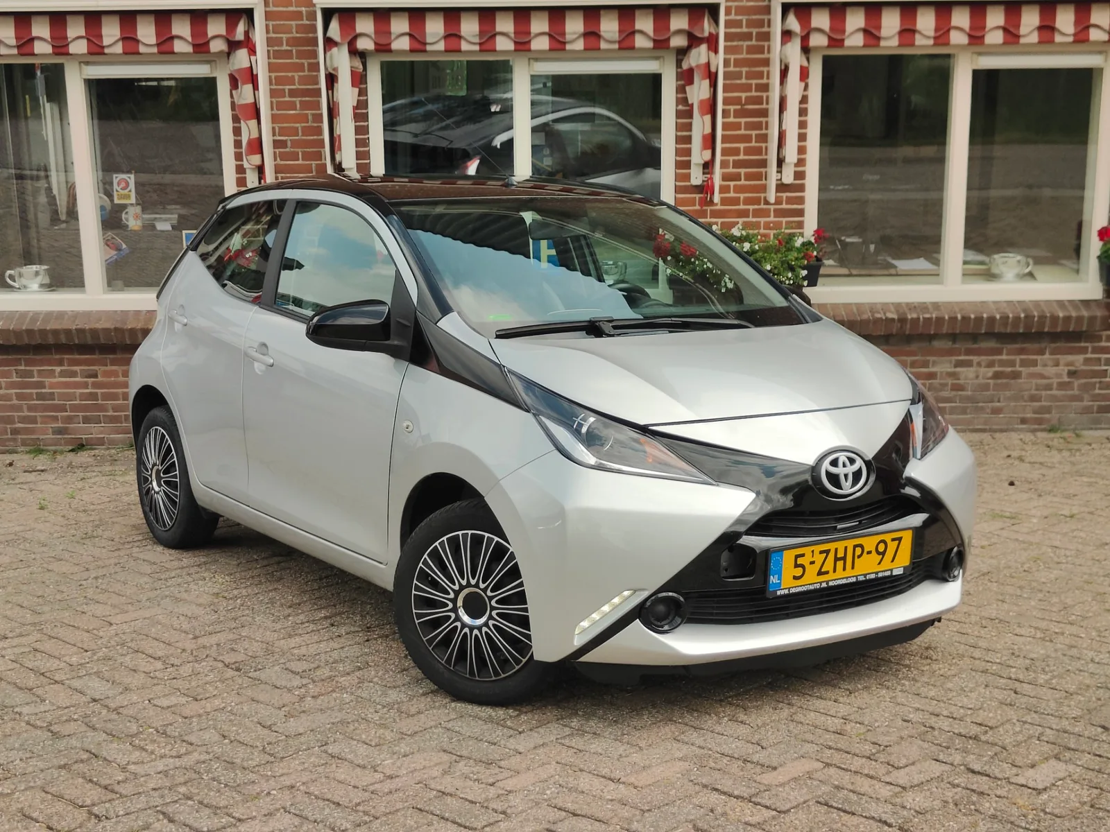 Toyota Aygo (2015) — foto 1