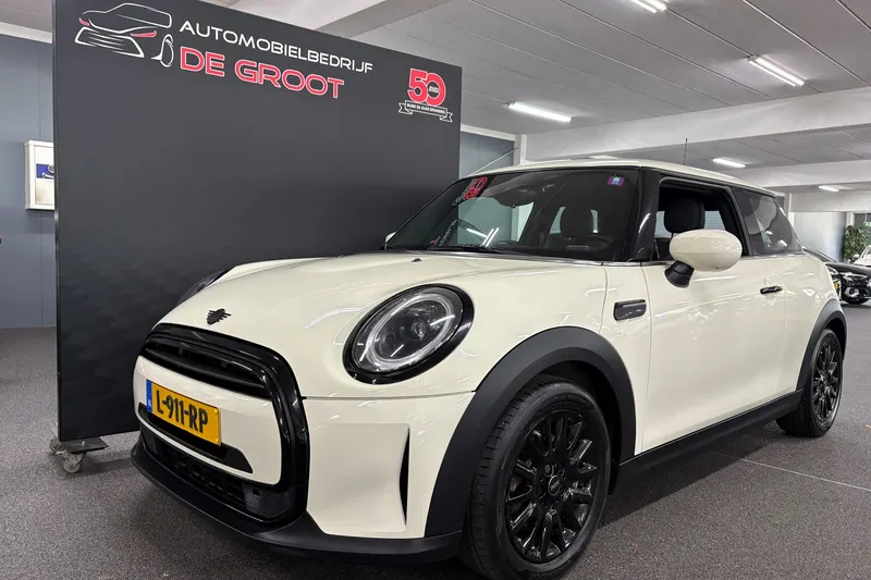 MINI One (2021)