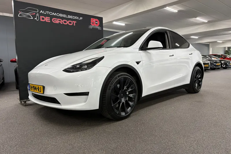 Tesla Model Y (2022)